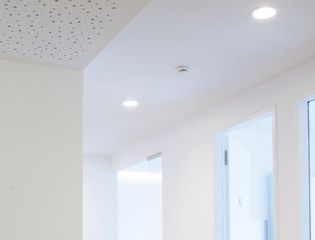 Werkstück - Handwerk und Bau - Referenzen - Umbau zur Augenarztpraxis - Schallabsorbierende Deckenplatten